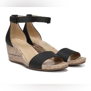 Naturalized Areda Wedge sandal
